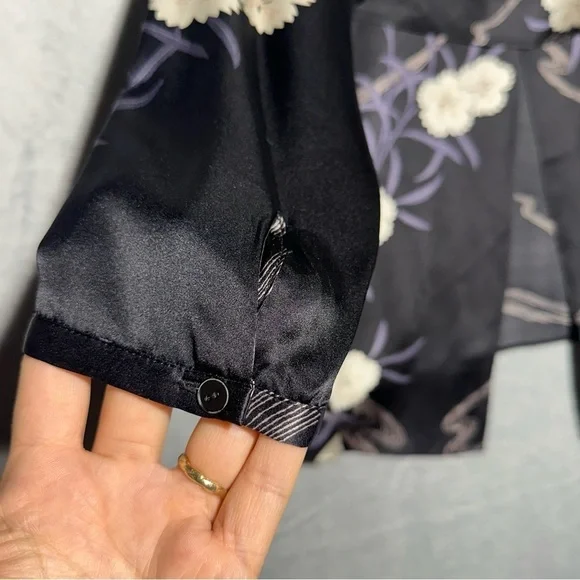 Club Monaco Briley Open-Back Black 100% Silk Floral Print Long Sleeve Blouse #44 - Picture 4 of 16